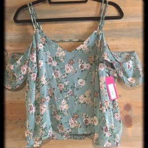 NWT- Xhilaration Floral Top🍃